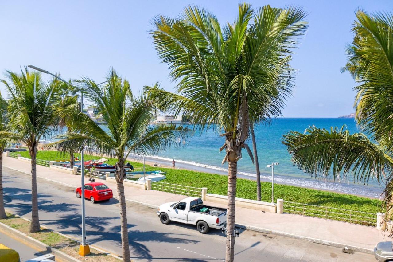 Hotel Puerto Viejo Масатлан Екстериор снимка
