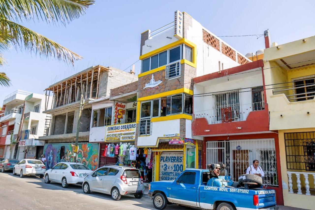Hotel Puerto Viejo Масатлан Екстериор снимка